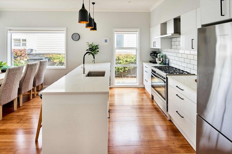 Photo of property in 132 Rongotai Road, Kilbirnie, Wellington, 6022