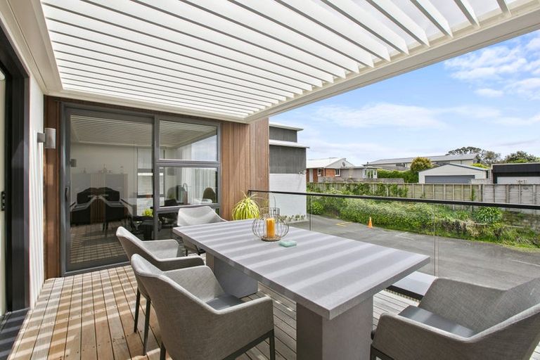 Photo of property in 2/11a Baring Terrace, Strandon, New Plymouth, 4312