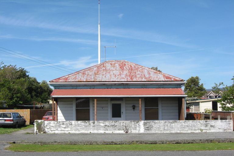 Photo of property in 11 Russell Street, Westport, 7825