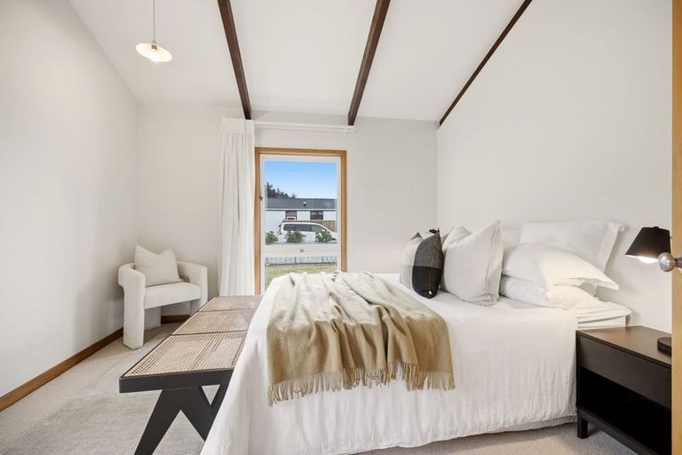 Photo of property in 3 Raekura Place, Redcliffs, Christchurch, 8081