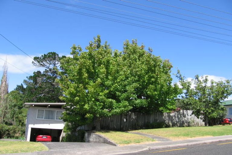 Photo of property in 15 Eskdale Road, Birkdale, Auckland, 0626