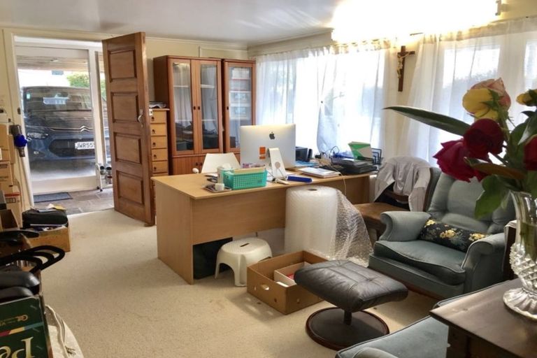 Photo of property in 117 Forrest Hill Road, Forrest Hill, Auckland, 0620