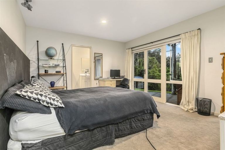 Photo of property in 56 Staincross Street, Green Bay, Auckland, 0604