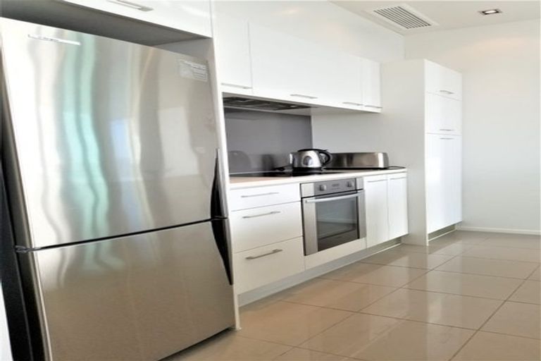 Photo of property in Sentinel Apartments, 1102/3 Northcroft Street, Takapuna, Auckland, 0622