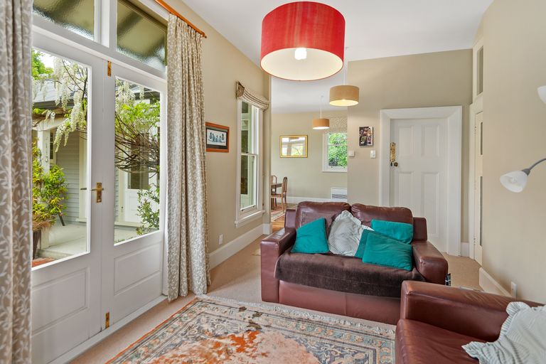 Photo of property in 93 Dyers Pass Road, Cashmere, Christchurch, 8022