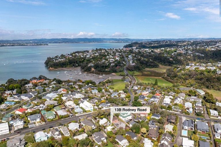 Photo of property in 13b Rodney Road, Northcote Point, Auckland, 0627