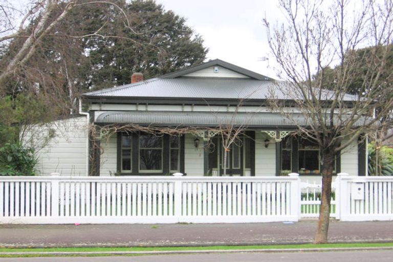 Photo of property in 11 Colombo Street, Hokowhitu, Palmerston North, 4410