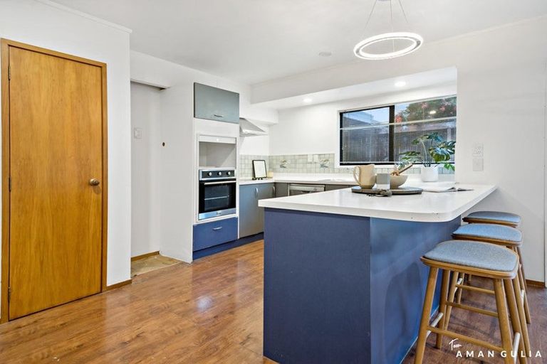 Photo of property in 40 Pigeon Mountain Road, Half Moon Bay, Auckland, 2012