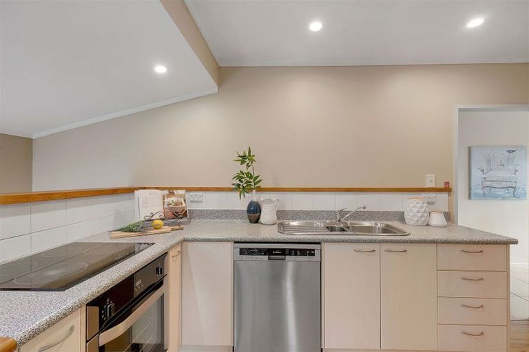 Photo of property in 27 Hicks Close, Whitby, Porirua, 5024