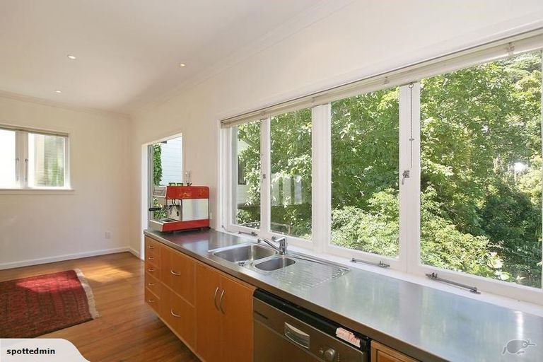 Photo of property in 12 Mahoe Street, Eastbourne, Lower Hutt, 5013