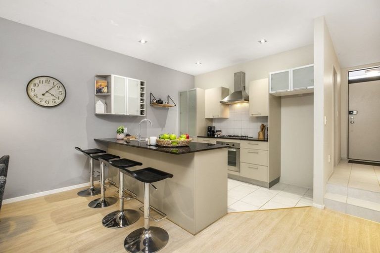 Photo of property in 9/40 Scarlet Oak Drive, Schnapper Rock, Auckland, 0632