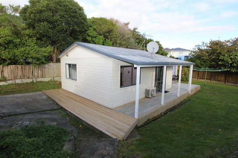 Photo of property in 6a North Street, Tawa, Wellington, 5028