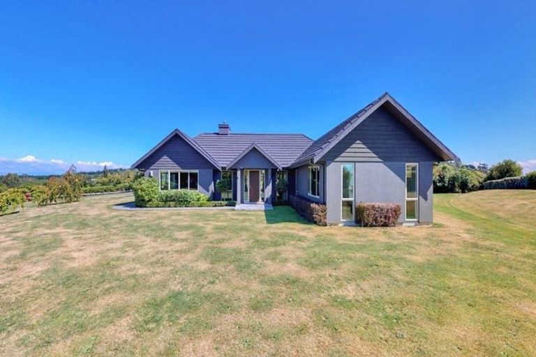 Photo of property in 63 Loch Views Road, Acacia Bay, Taupo, 3385