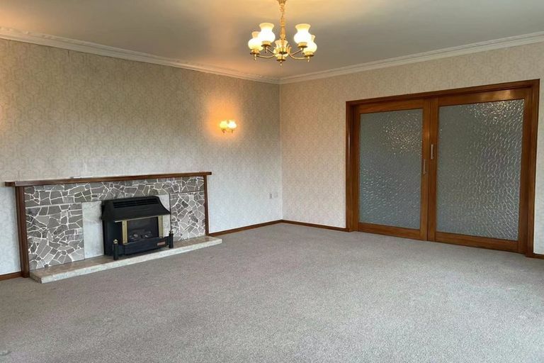 Photo of property in 83 Pupuke Road, Northcote, Auckland, 0627