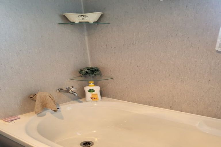 Photo of property in 1 Watts Street, Waipawa, 4210