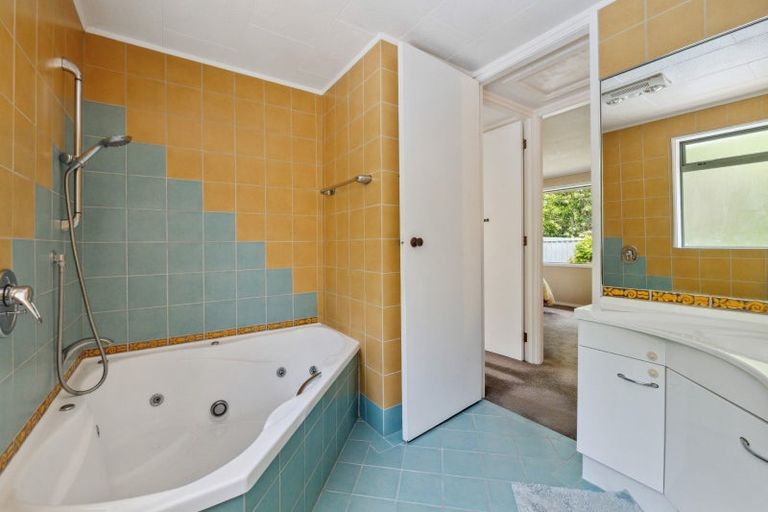 Photo of property in 92a Heta Road, Highlands Park, New Plymouth, 4312