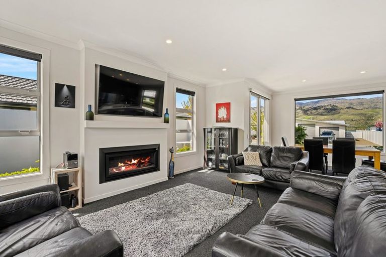 Photo of property in 15 De Bettencor Place, Mount Pisa, Cromwell, 9383