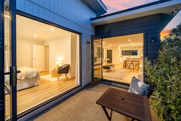 Photo of property in 6 Pateke Drive, Kenepuru, Porirua, 5022