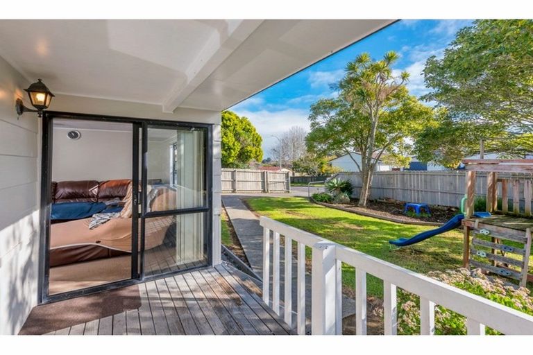 Photo of property in 1b Celmisia Place, Weymouth, Auckland, 2103
