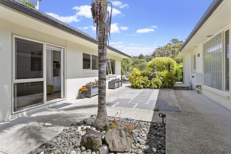 Photo of property in 7 Hobbs Road, Matakatia, Whangaparaoa, 0930