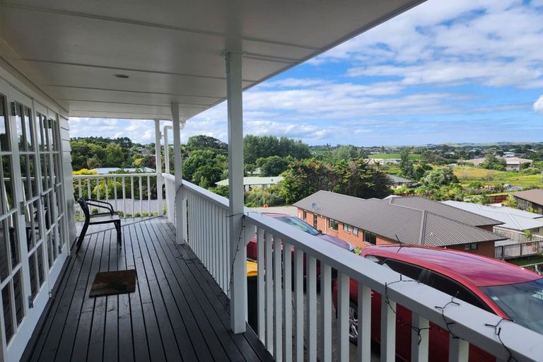 Photo of property in 9 Trosk Place, Waiuku, 2123