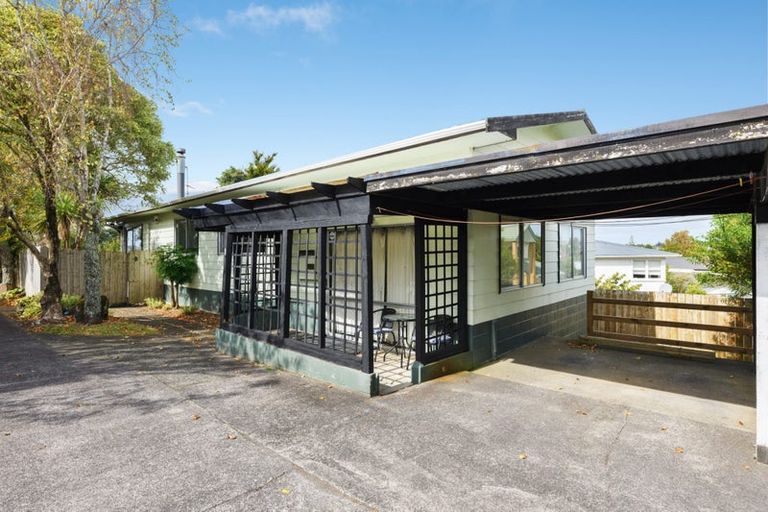 Photo of property in 1/62 Rua Road, Glen Eden, Auckland, 0602