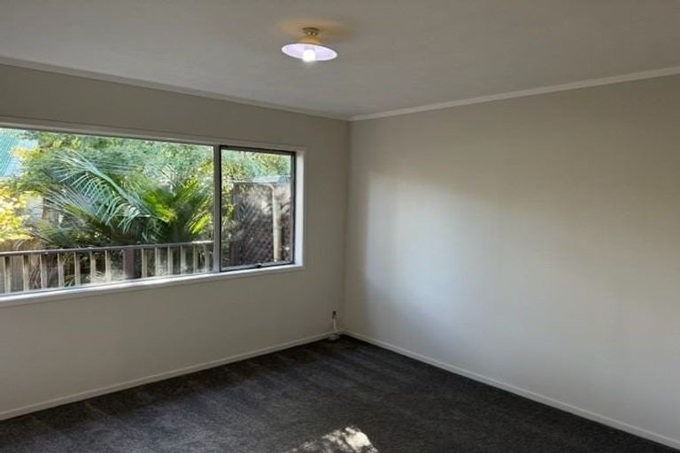 Photo of property in 1/20 Wirihana Road, Titirangi, Auckland, 0604