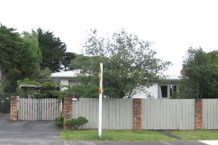 Photo of property in 2/308 Rangatira Road, Beach Haven, Auckland, 0626