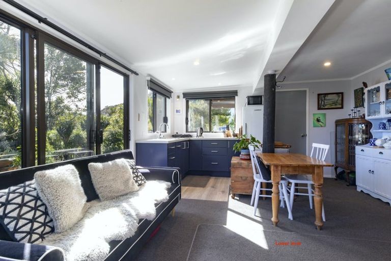 Photo of property in 125 Seaview Road, Piha, 0772