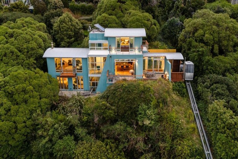 Photo of property in 365 Karaka Bay Road, Karaka Bays, Wellington, 6022