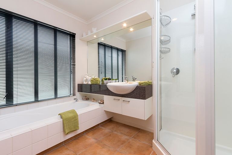 Photo of property in 20 Moyrus Crescent, East Tamaki Heights, Auckland, 2016