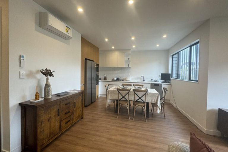 Photo of property in 10 Monstedt Terrace, Windsor Park, Auckland, 0632