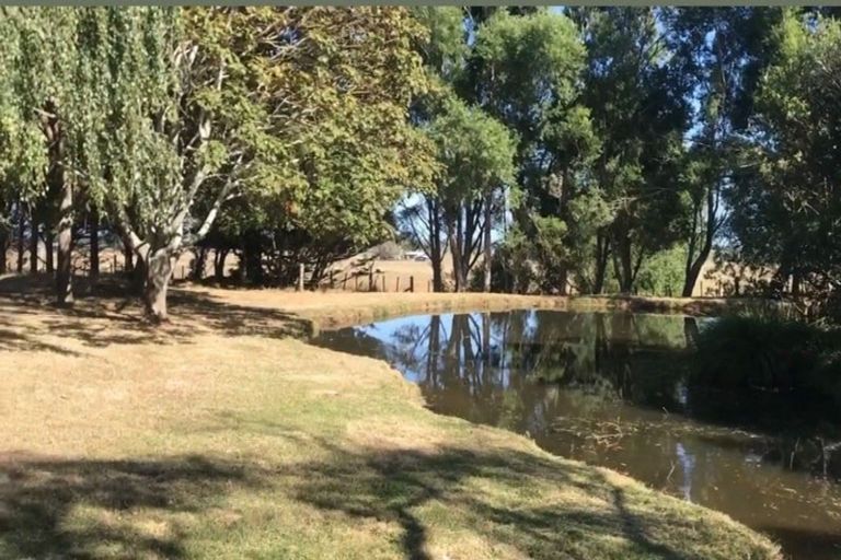 Photo of property in 729 Makerua Road, Tokomaru, Palmerston North, 4474