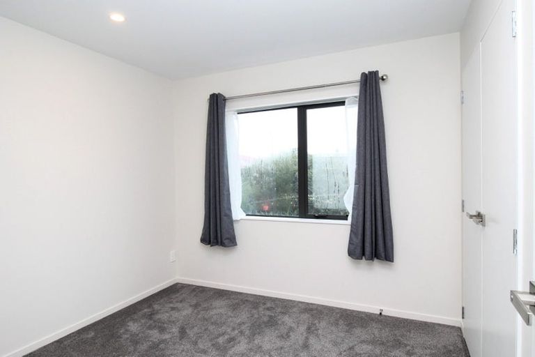Photo of property in 4 Fruitvale Road, New Lynn, Auckland, 0600