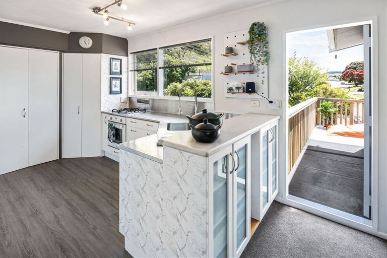 Photo of property in 1 Goddard Grove, Churton Park, Wellington, 6037