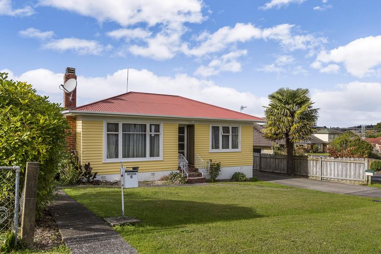 Photo of property in 6 Aotea Road, Glen Eden, Auckland, 0602