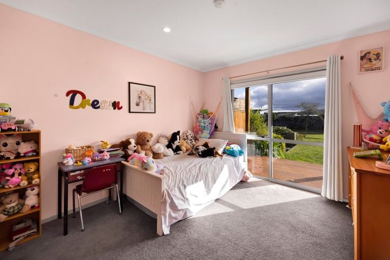 Photo of property in 17 Elizabeth Grove, Stratford, 4332