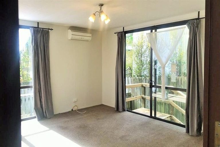 Photo of property in 2/11 Kahikatea Place, Ranui, Auckland, 0612