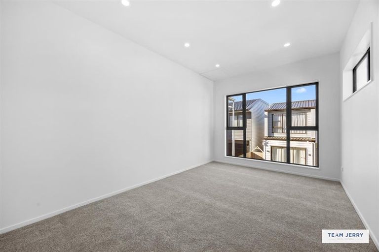 Photo of property in 30 Whare Kauri Road, Papakura, 2110