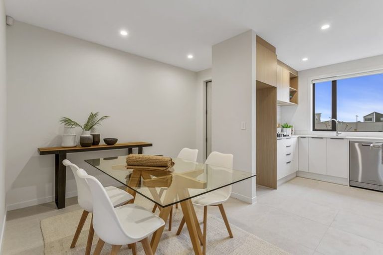 Photo of property in 16 Park Green Avenue, Rosehill, Papakura, 2113