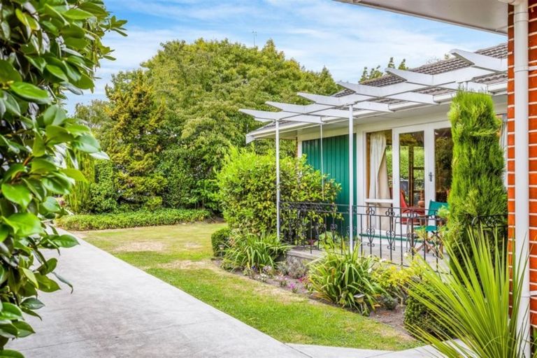 Photo of property in 249 Memorial Avenue, Burnside, Christchurch, 8053