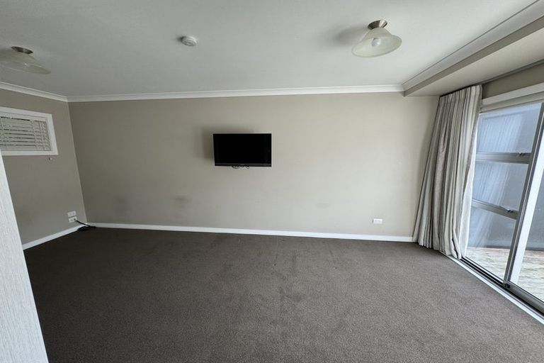 Photo of property in 2/17 Commodore Parry Road, Castor Bay, Auckland, 0620