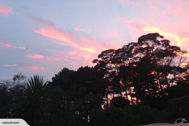 Photo of property in 2/16 Malters Place, Browns Bay, Auckland, 0630