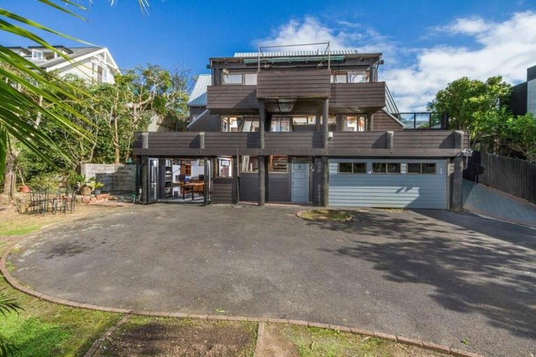 Photo of property in 18 Tiri Road, Milford, Auckland, 0620