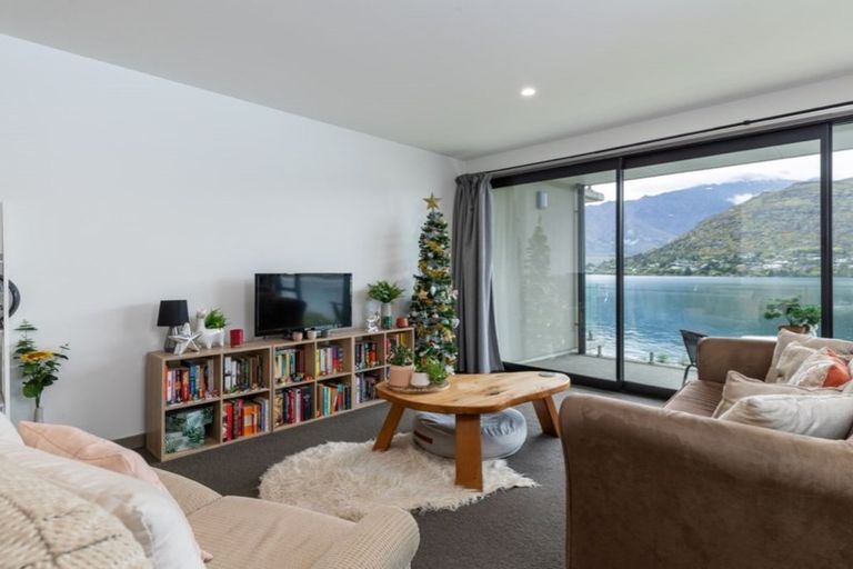 Photo of property in La Residence Du Lac, 26/527 Frankton Road, Queenstown, 9300