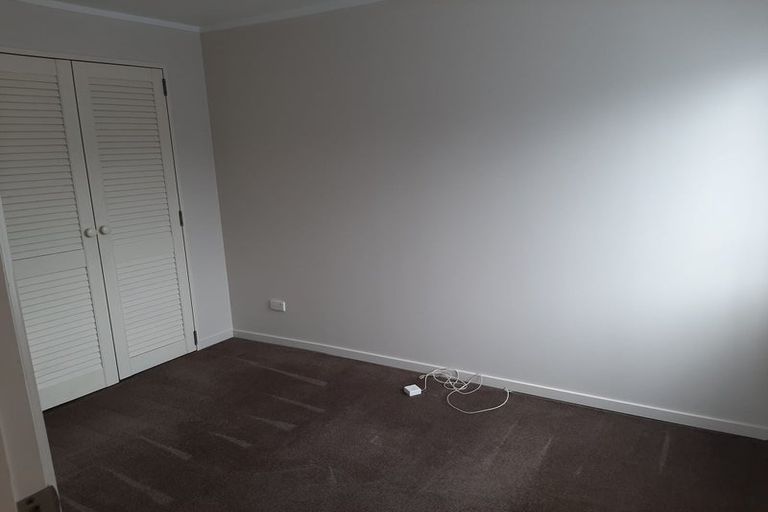 Photo of property in 11 Wykeham Place, Glenfield, Auckland, 0629