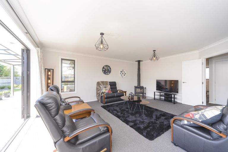 Photo of property in 25 Trump Place, Kelvin Grove, Palmerston North, 4414