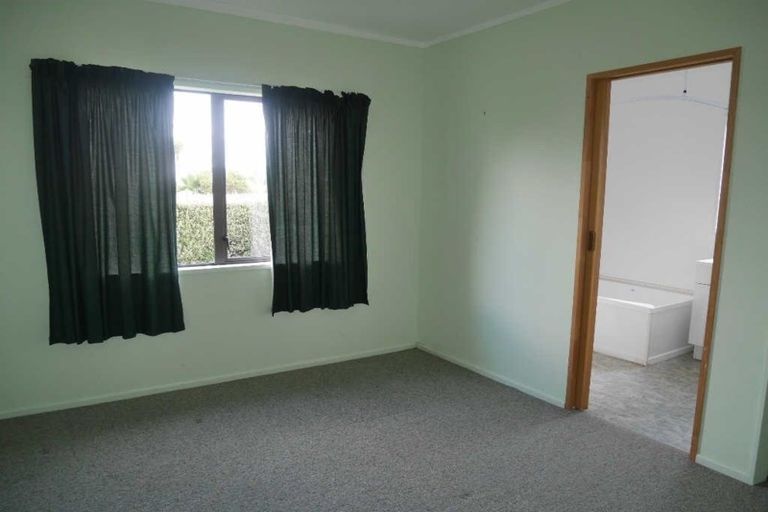 Photo of property in 13 Reeves Street, Waikanae Beach, Waikanae, 5036