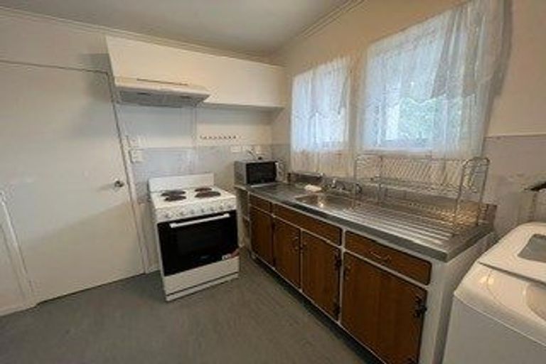 Photo of property in 150 Avondale Road, Avondale, Auckland, 1026