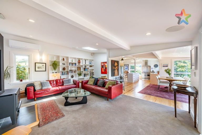 Photo of property in 100 Korokoro Road, Korokoro, Lower Hutt, 5012